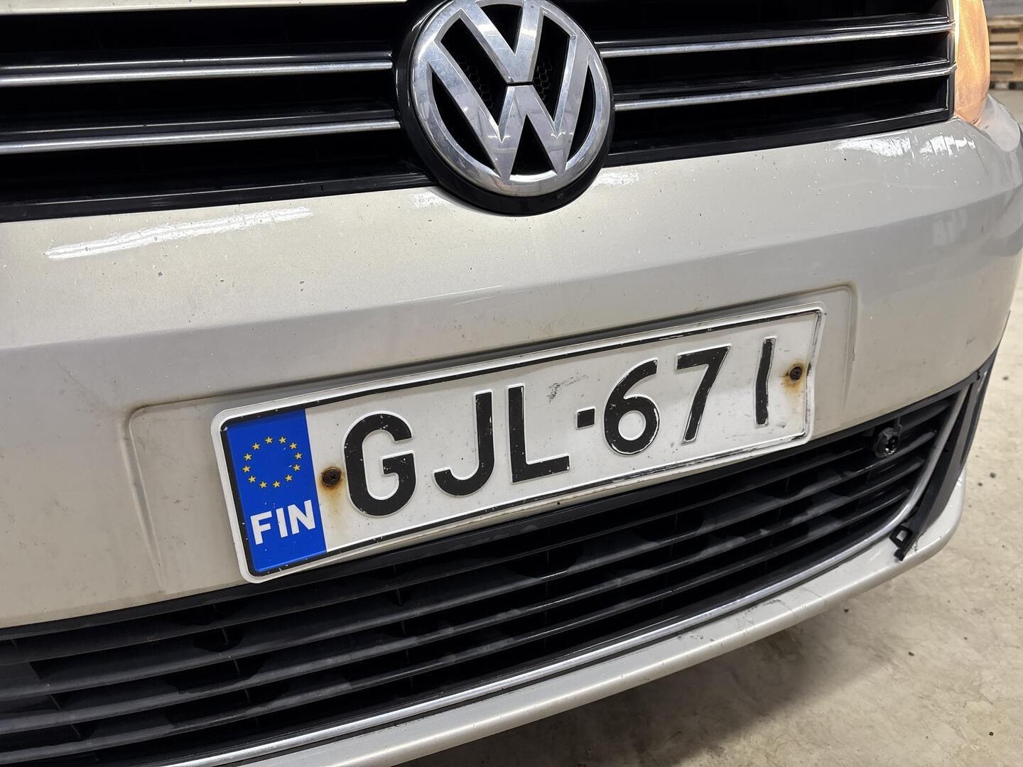 VOLKSWAGEN Touran 2011