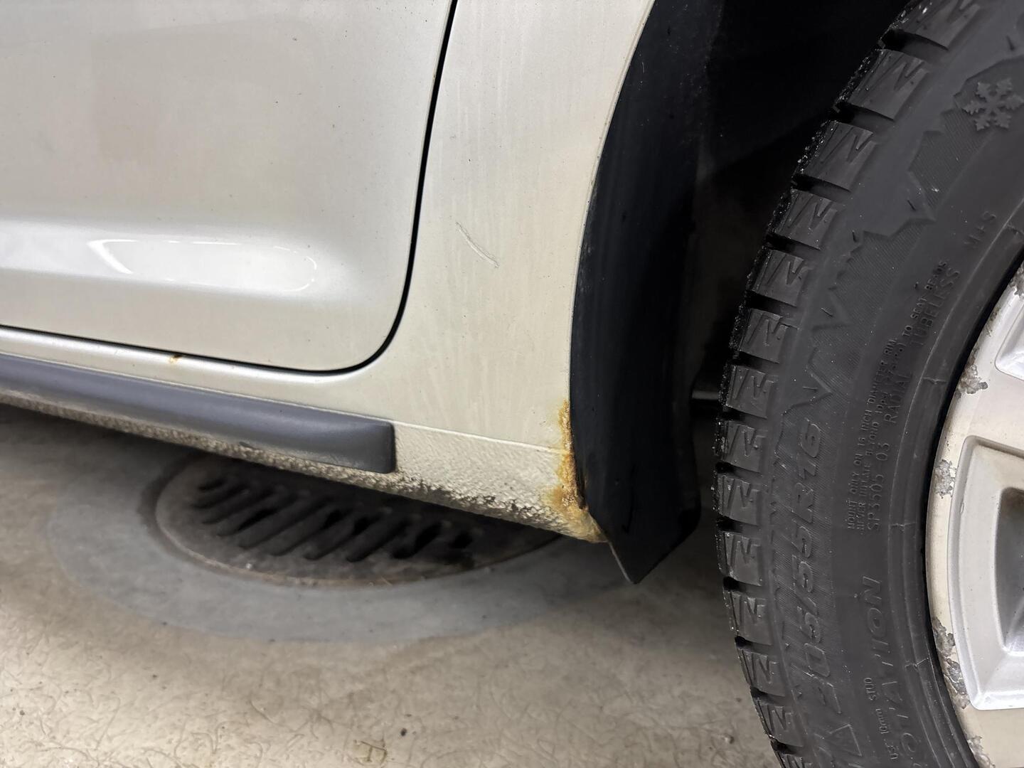 VOLKSWAGEN Touran 2011