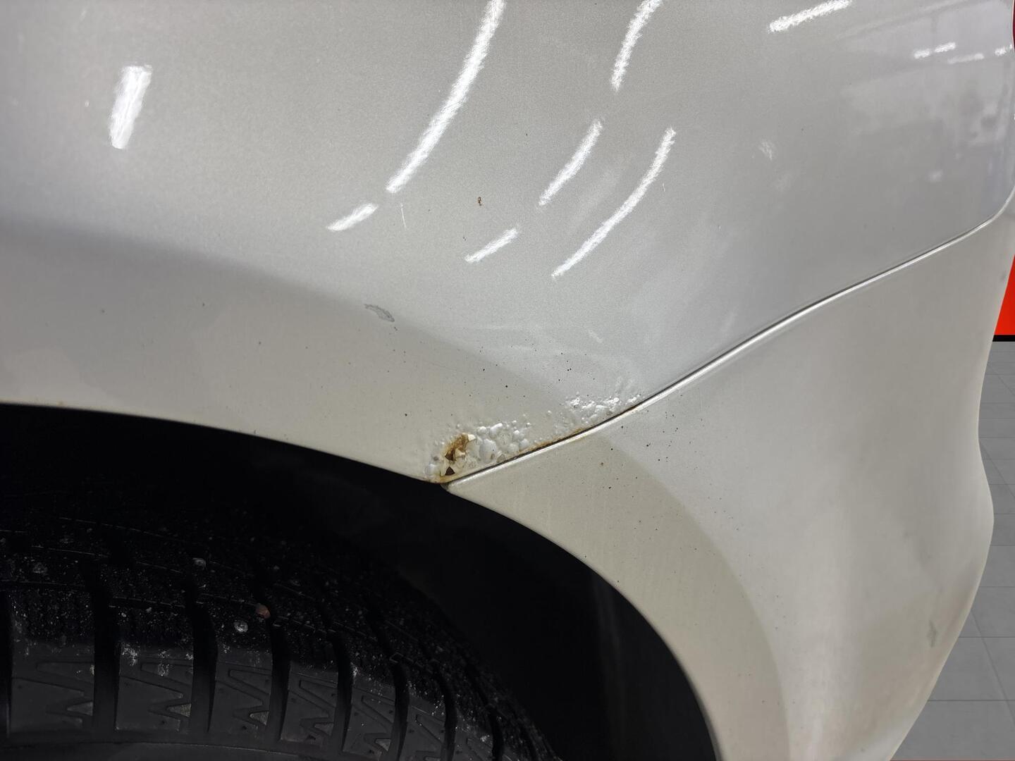 VOLKSWAGEN Touran 2011