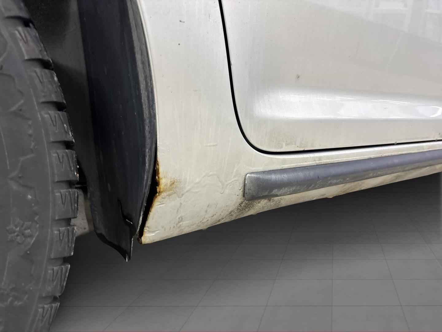 VOLKSWAGEN Touran 2011