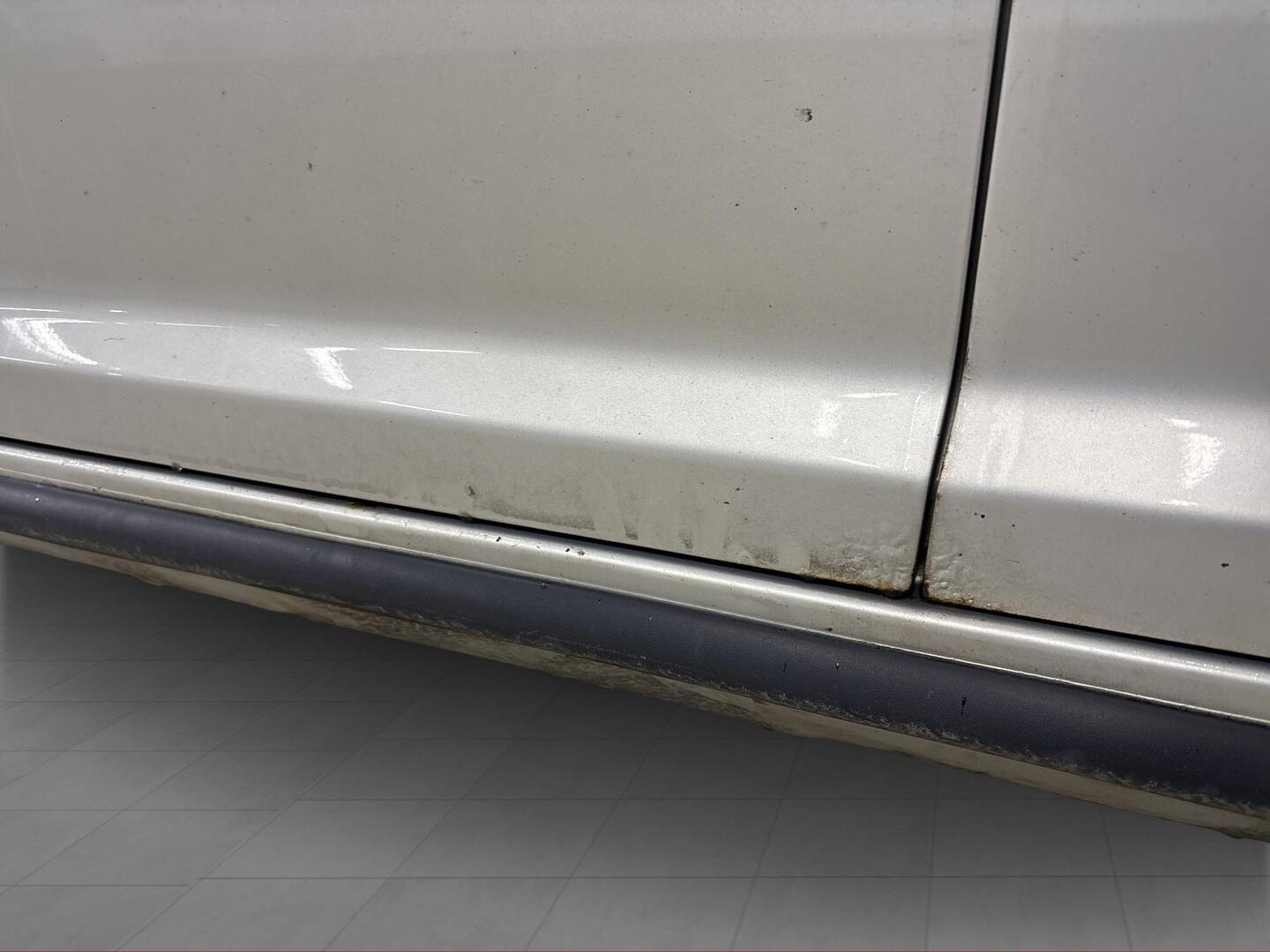 VOLKSWAGEN Touran 2011