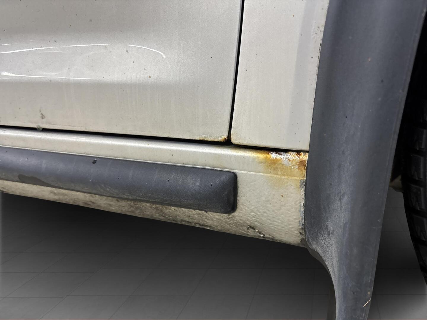 VOLKSWAGEN Touran 2011