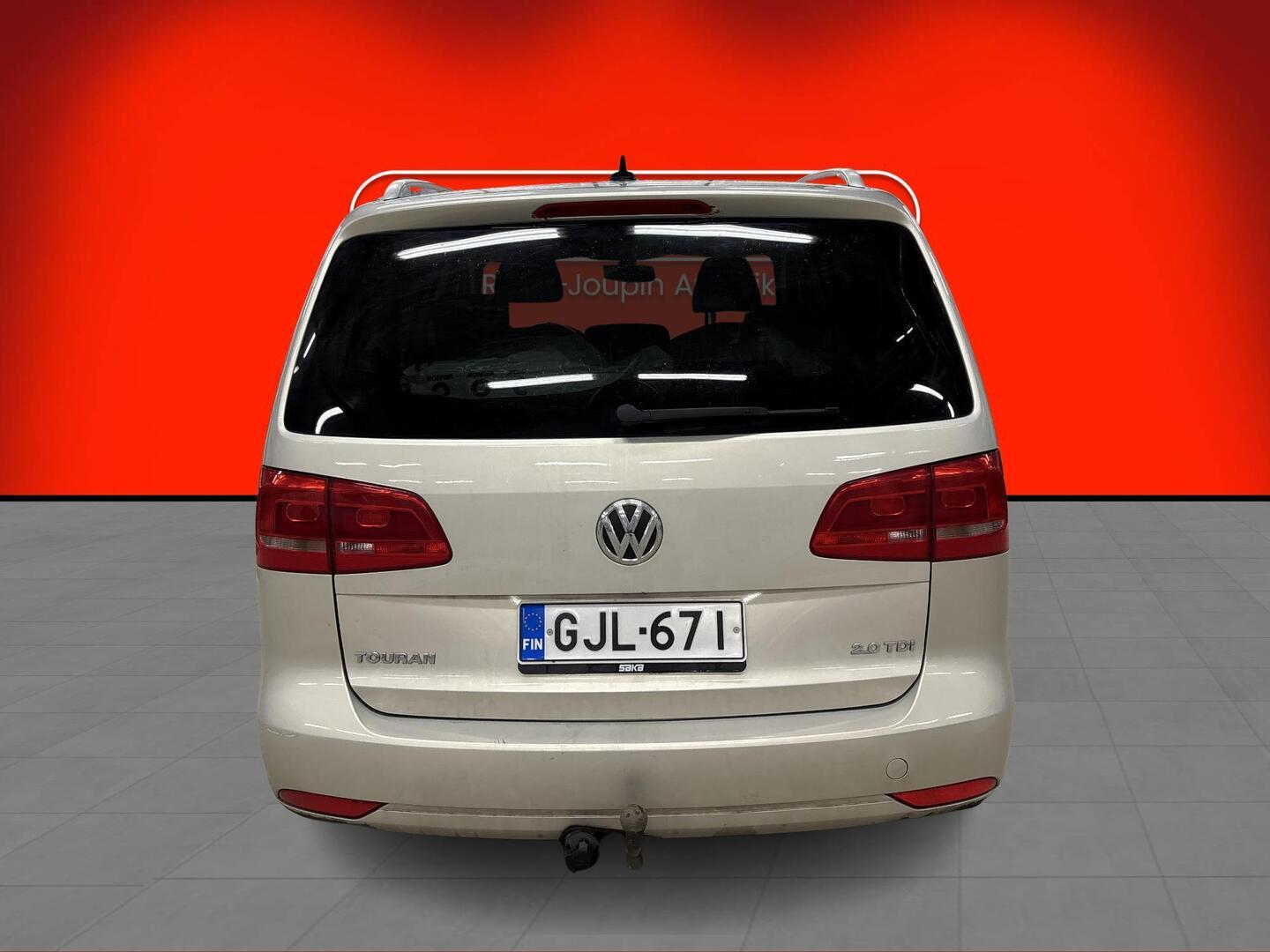 VOLKSWAGEN Touran 2011