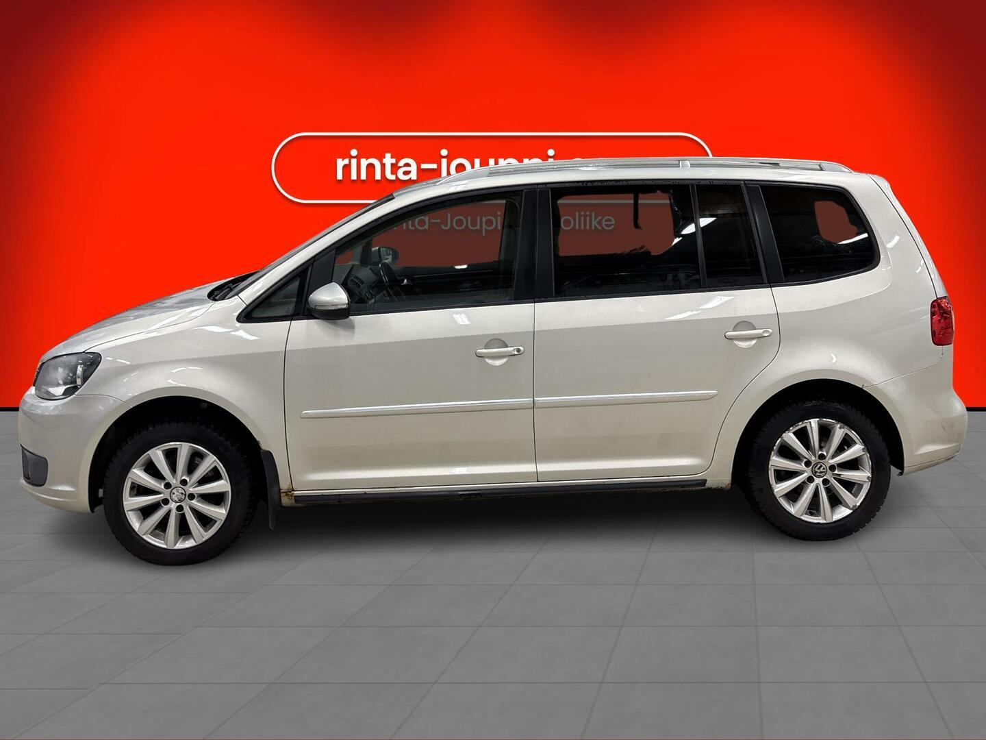 VOLKSWAGEN Touran 2011