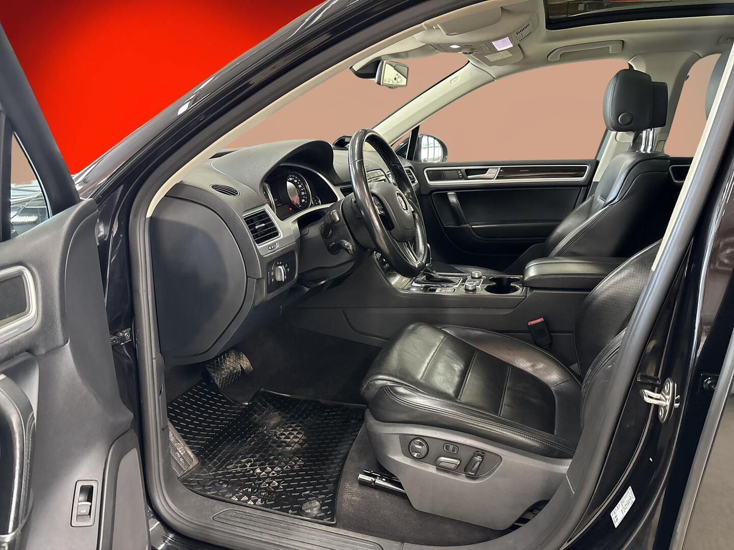 VOLKSWAGEN Touareg 2014