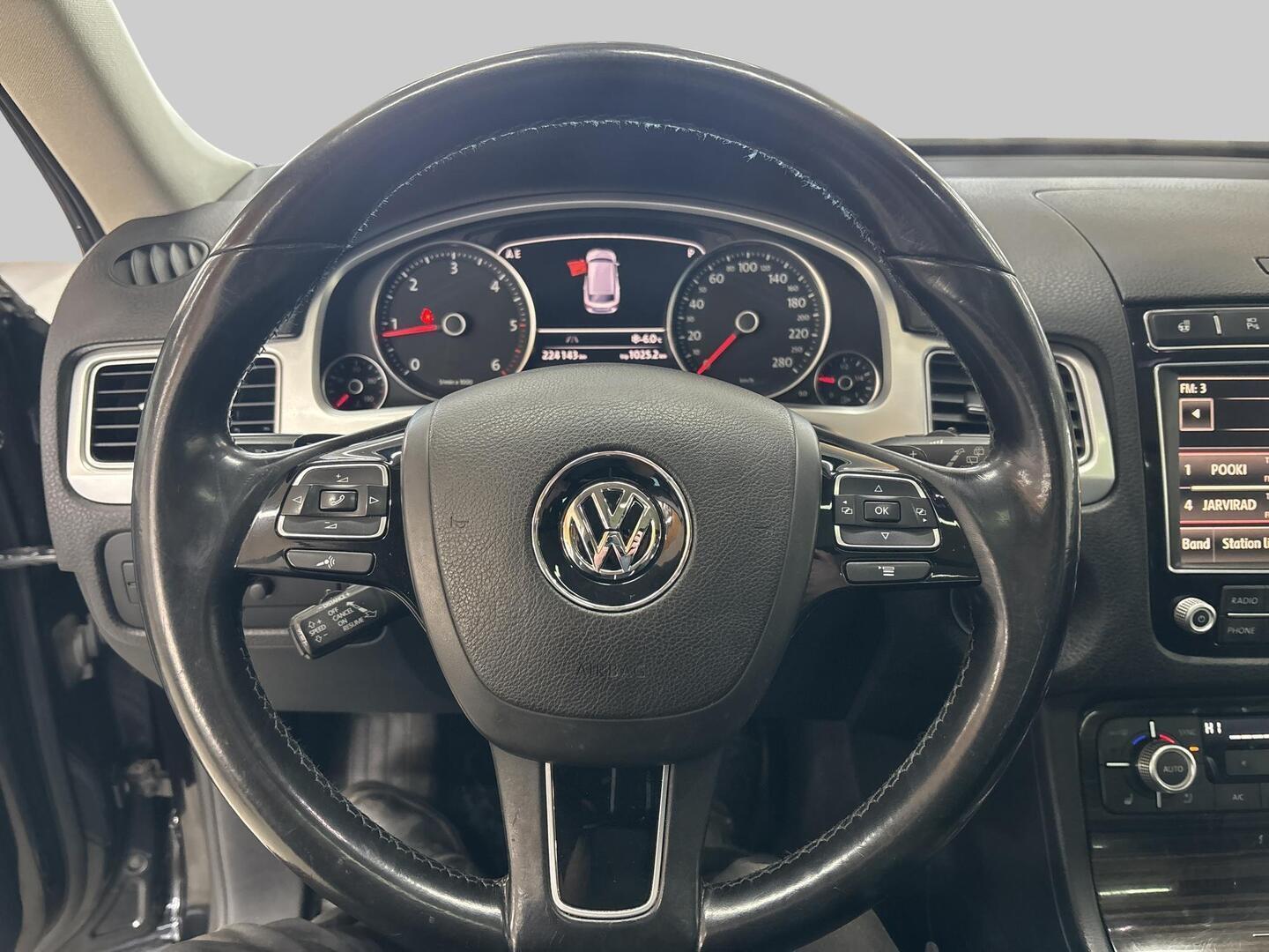 VOLKSWAGEN Touareg 2014