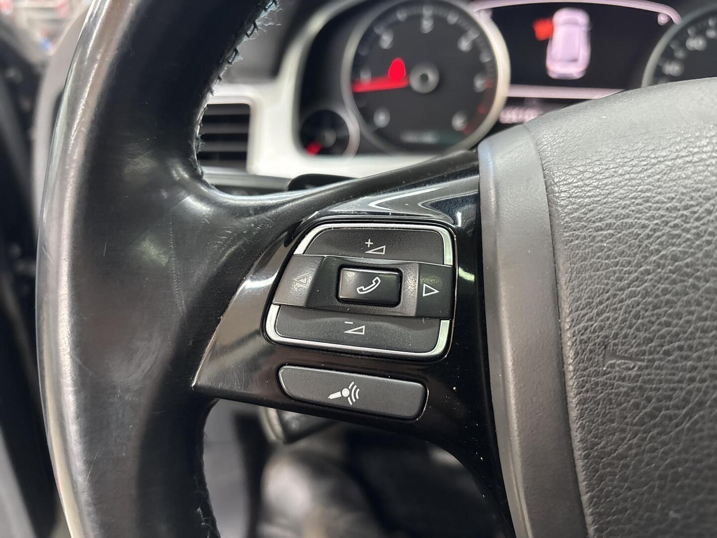 VOLKSWAGEN Touareg 2014