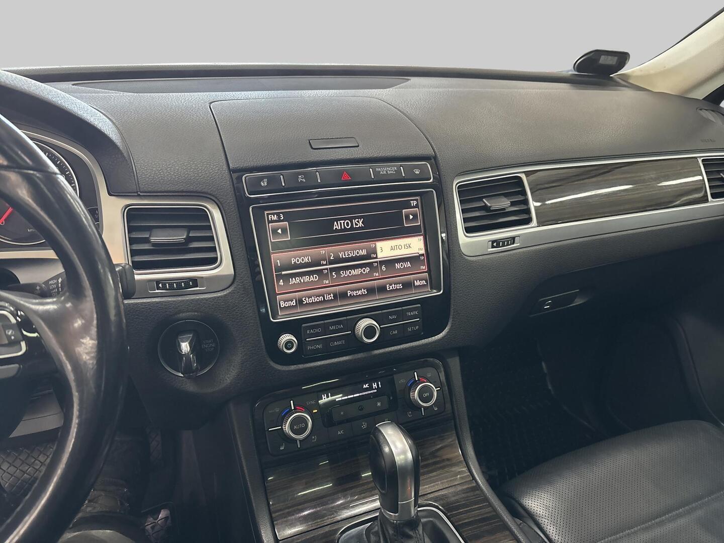VOLKSWAGEN Touareg 2014