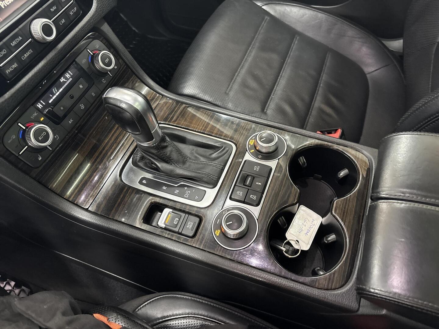 VOLKSWAGEN Touareg 2014