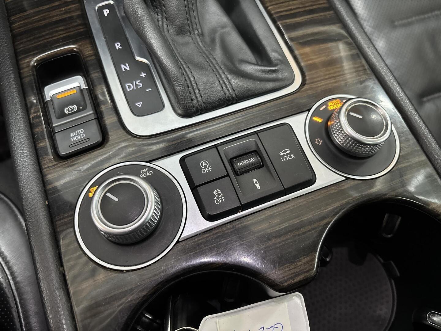 VOLKSWAGEN Touareg 2014
