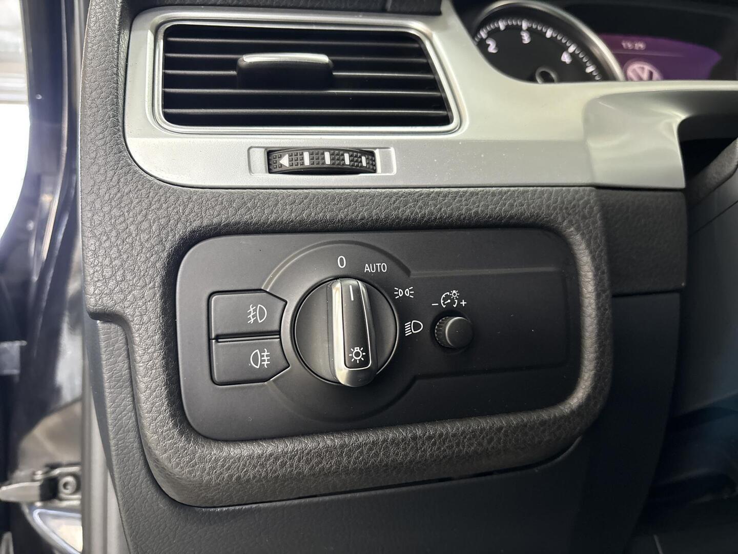 VOLKSWAGEN Touareg 2014
