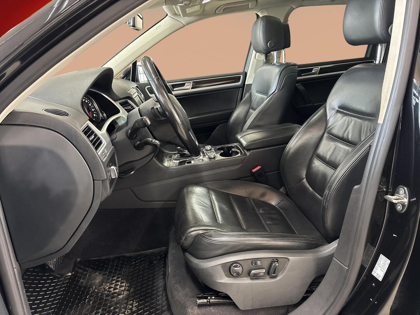 VOLKSWAGEN Touareg 2014