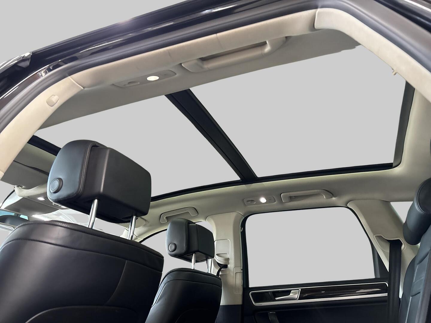 VOLKSWAGEN Touareg 2014