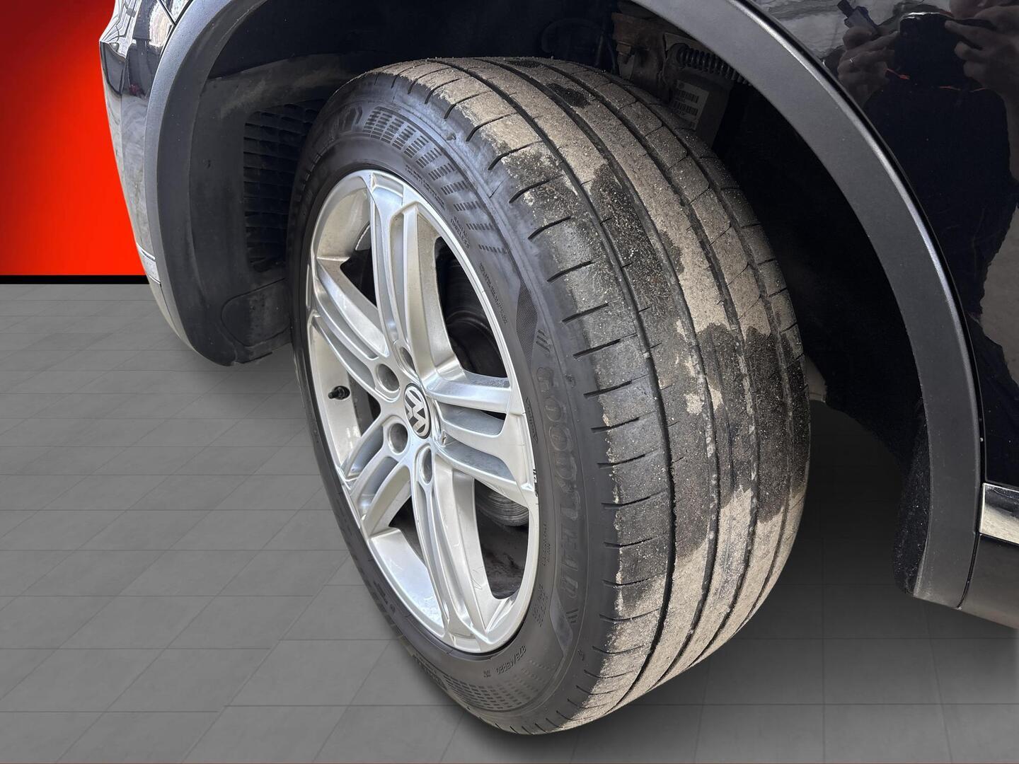 VOLKSWAGEN Touareg 2014