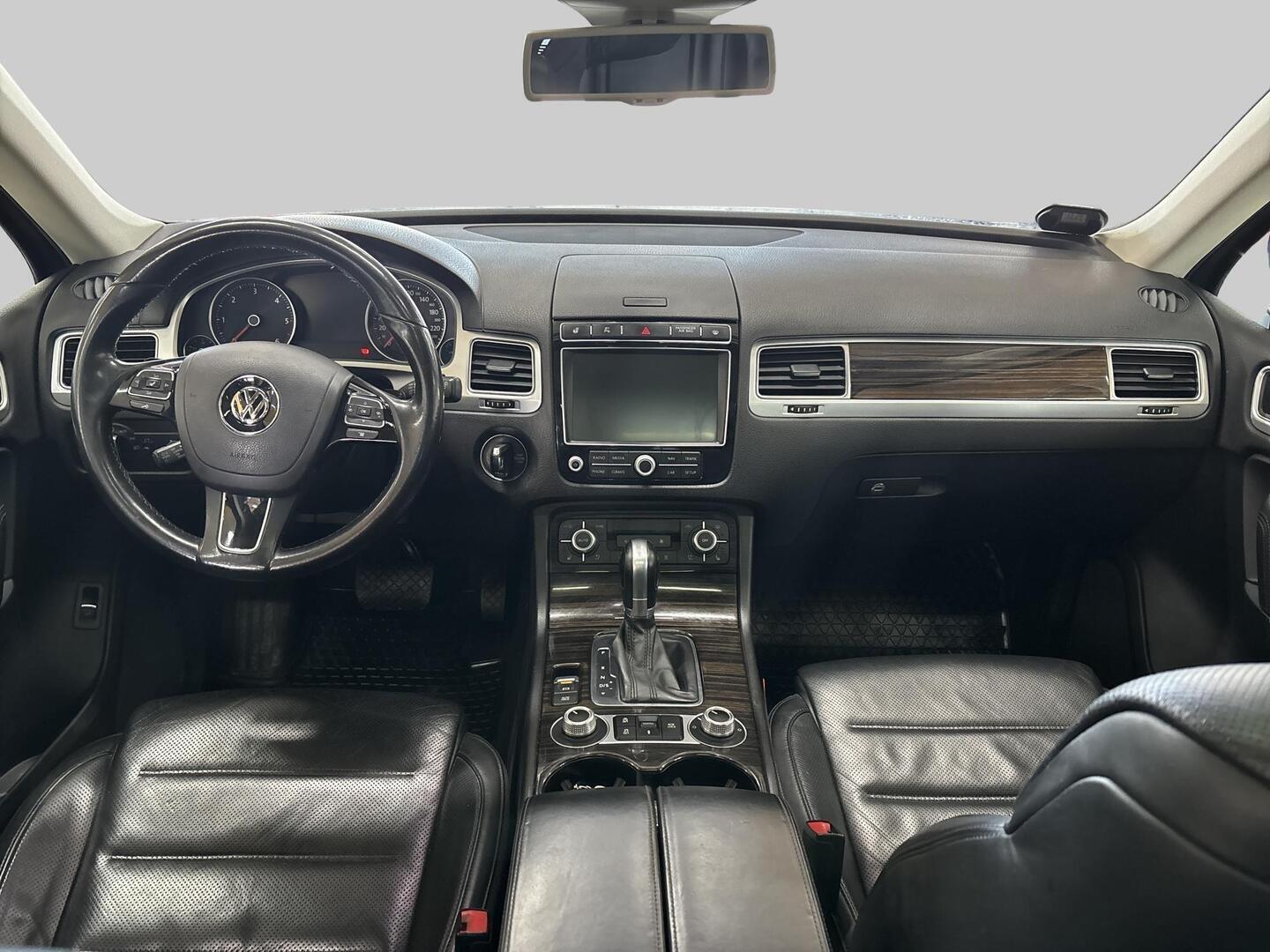 VOLKSWAGEN Touareg 2014