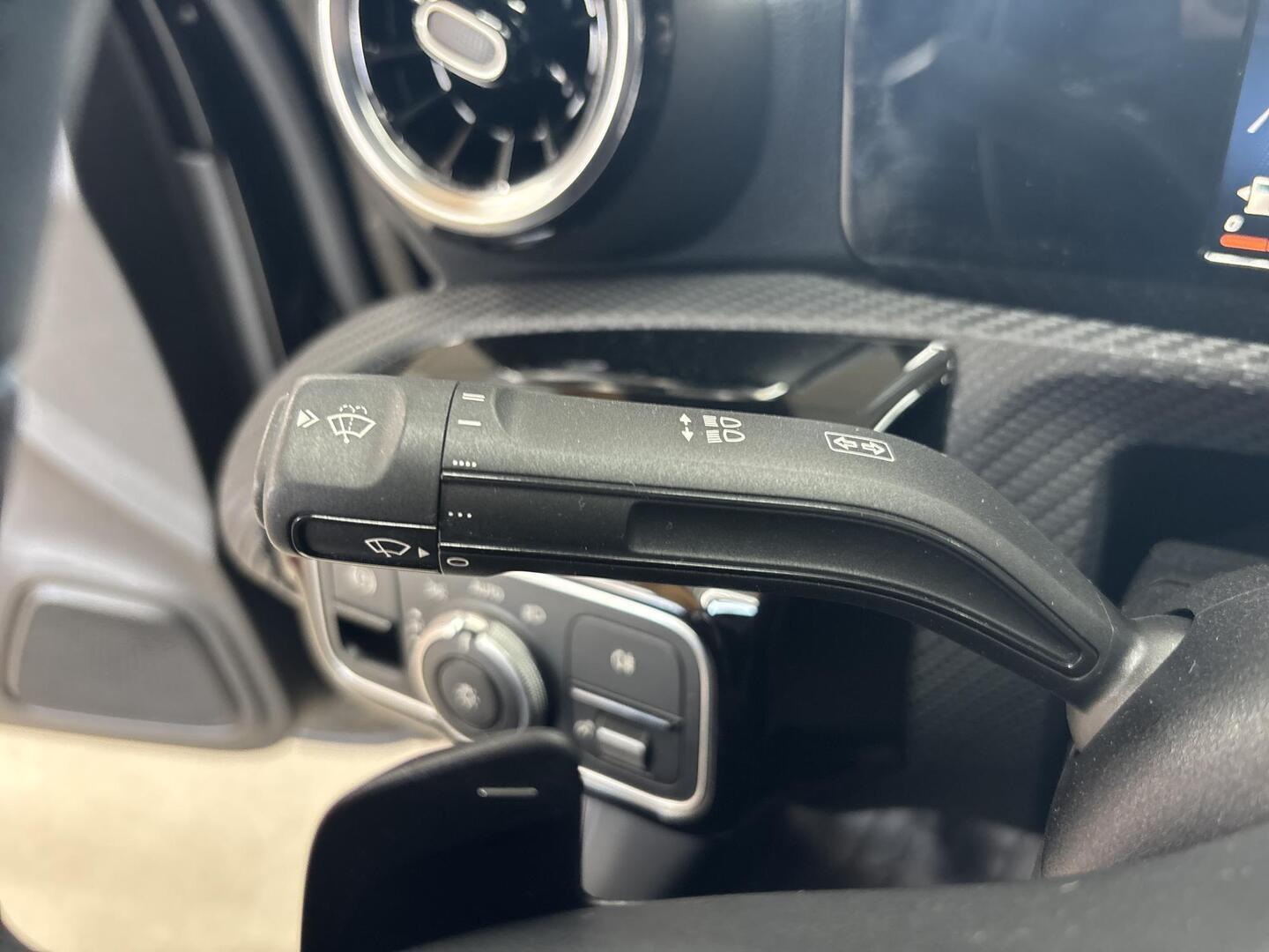 MERCEDES-BENZ A 2020
