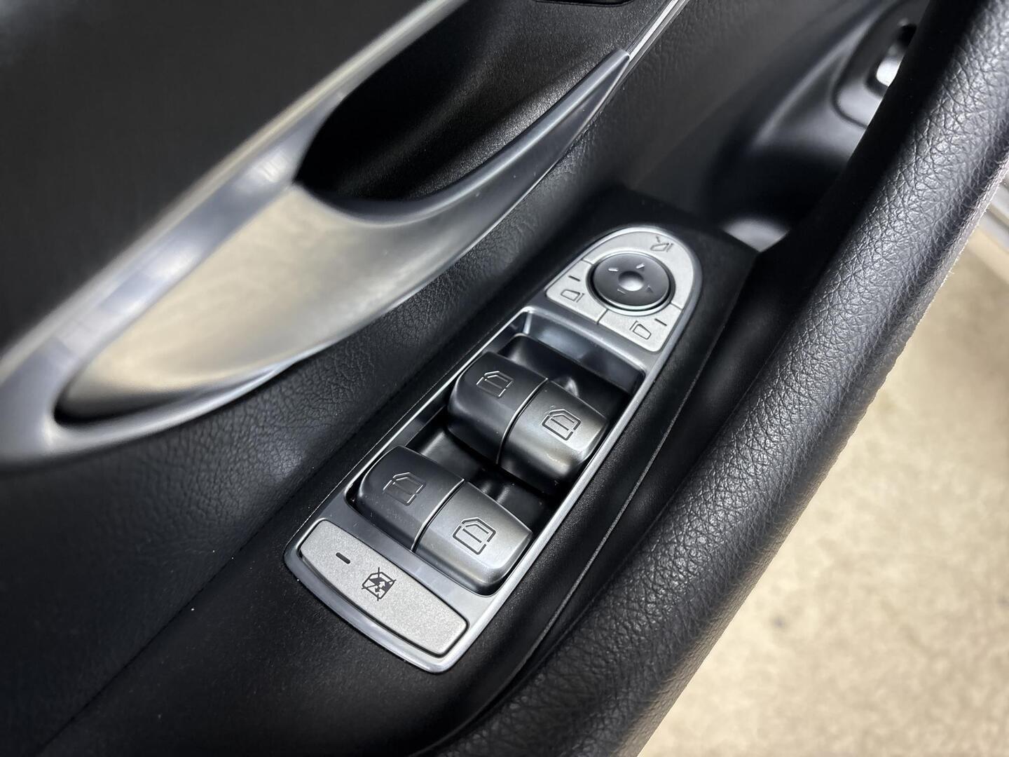 MERCEDES-BENZ E 2021