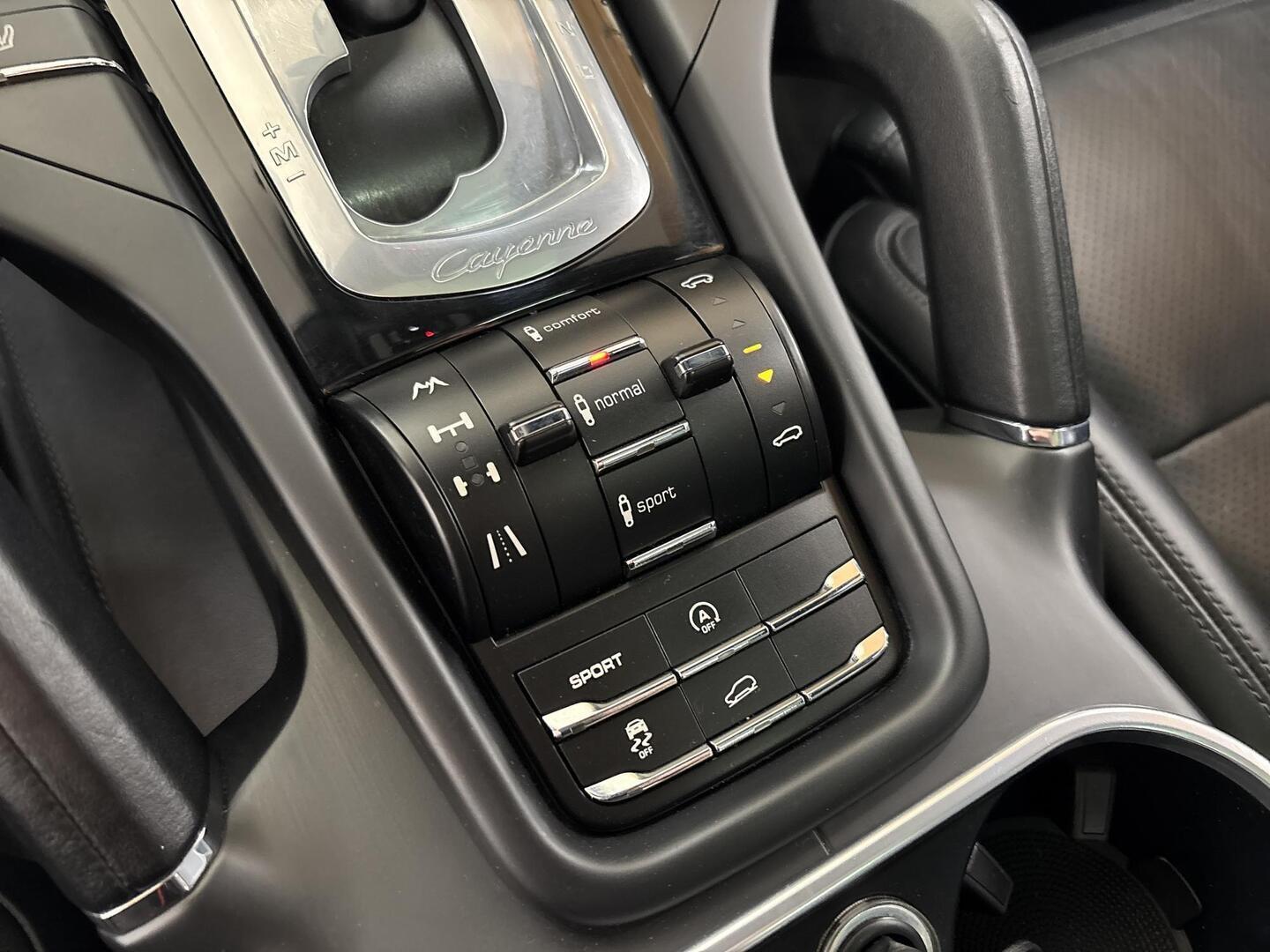 PORSCHE CAYENNE 2011