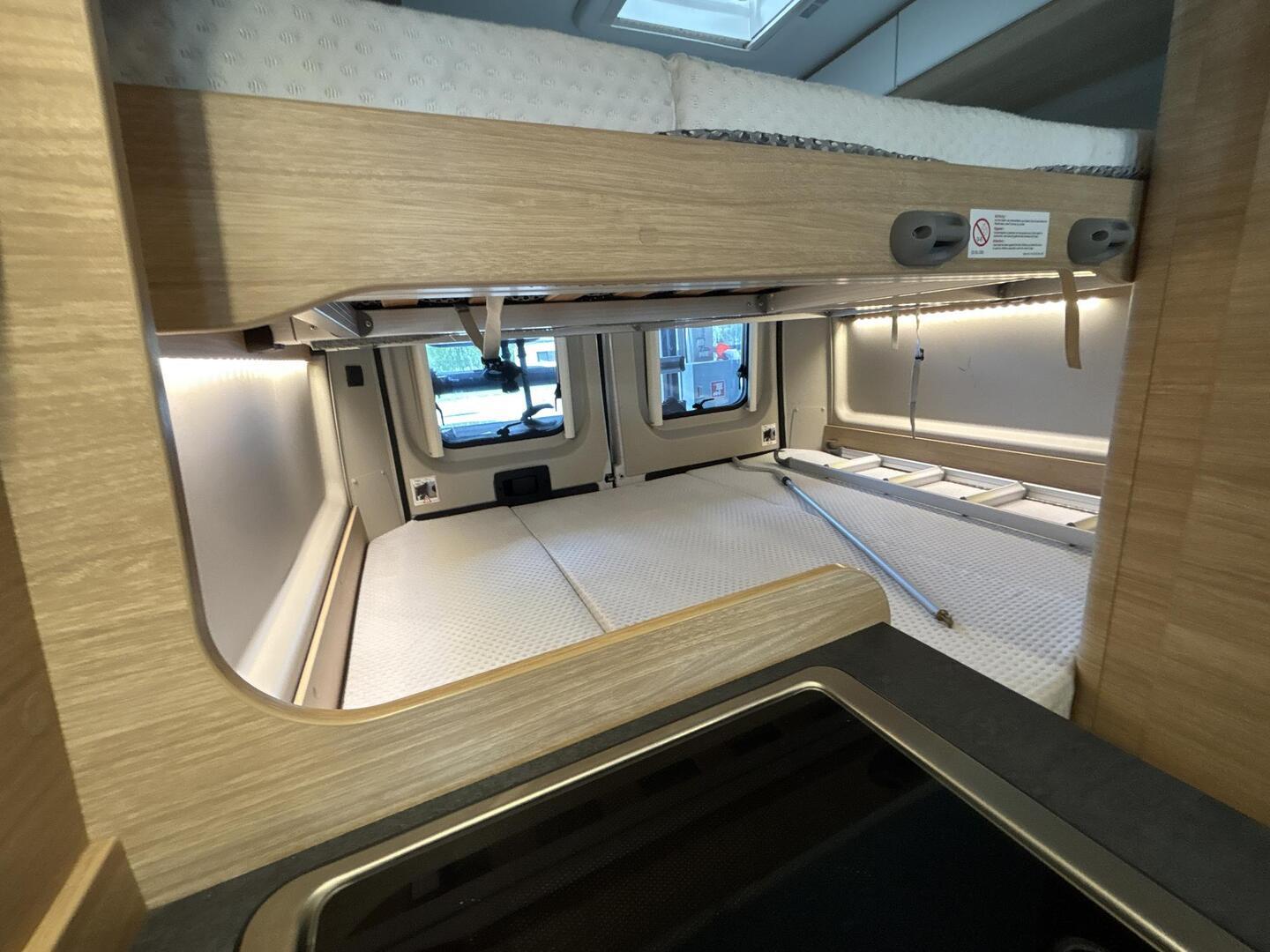 ROADCAR VAN R 601 2022