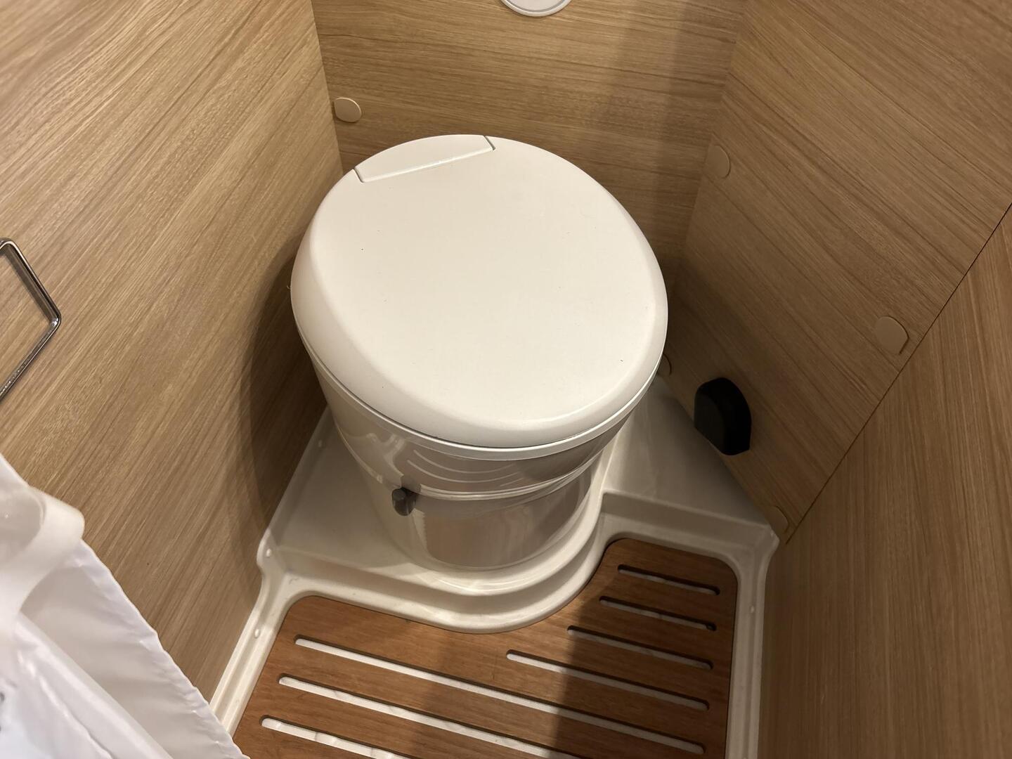 ROADCAR VAN R 601 2022