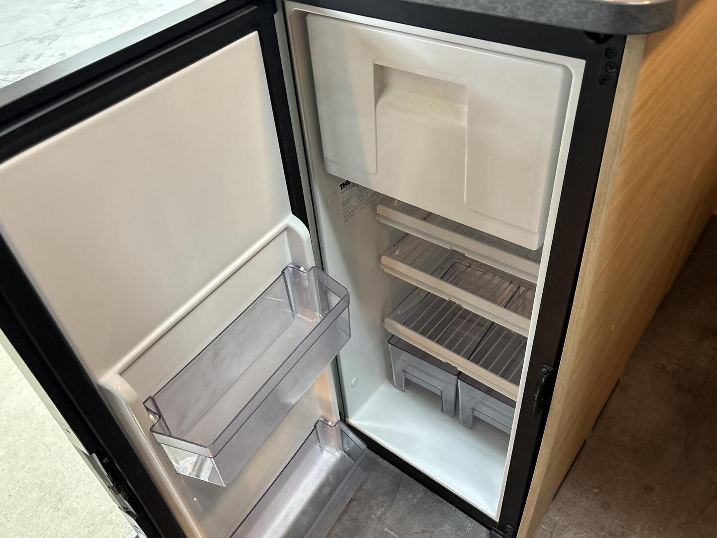 ROADCAR VAN R 601 2022