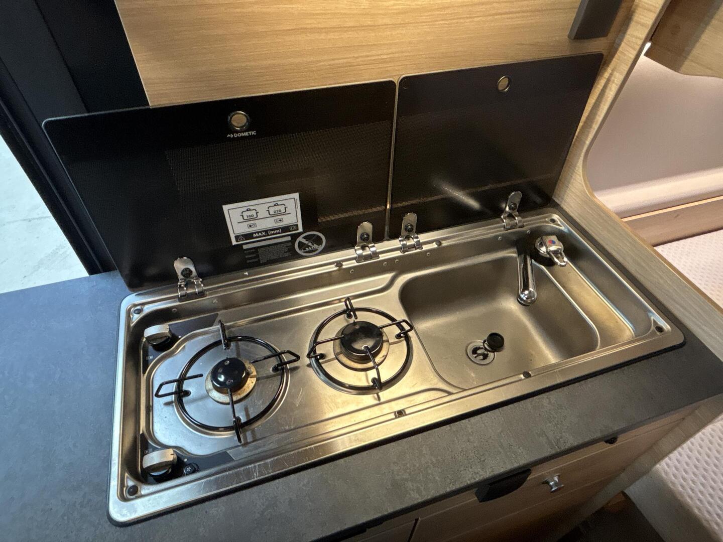 ROADCAR VAN R 601 2022