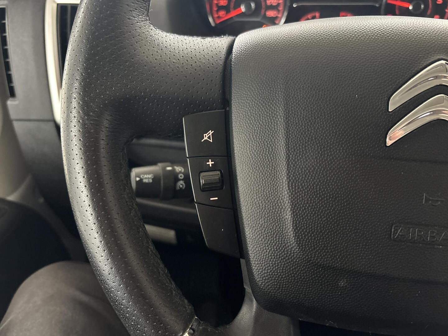 ROADCAR VAN R 601 2022