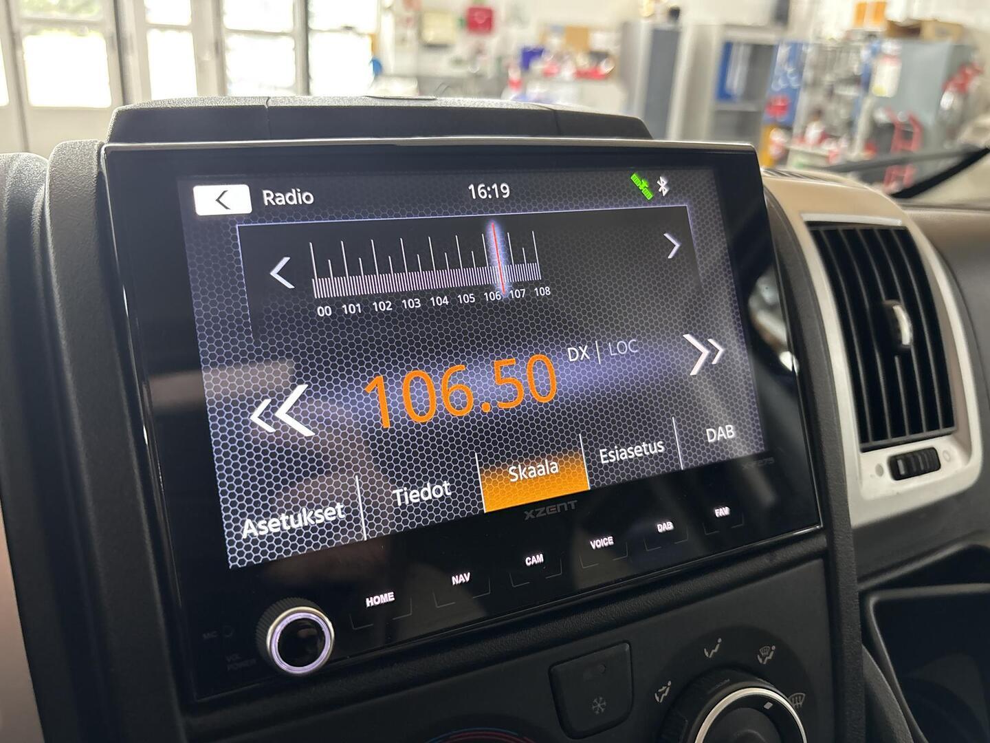 ROADCAR VAN R 601 2022