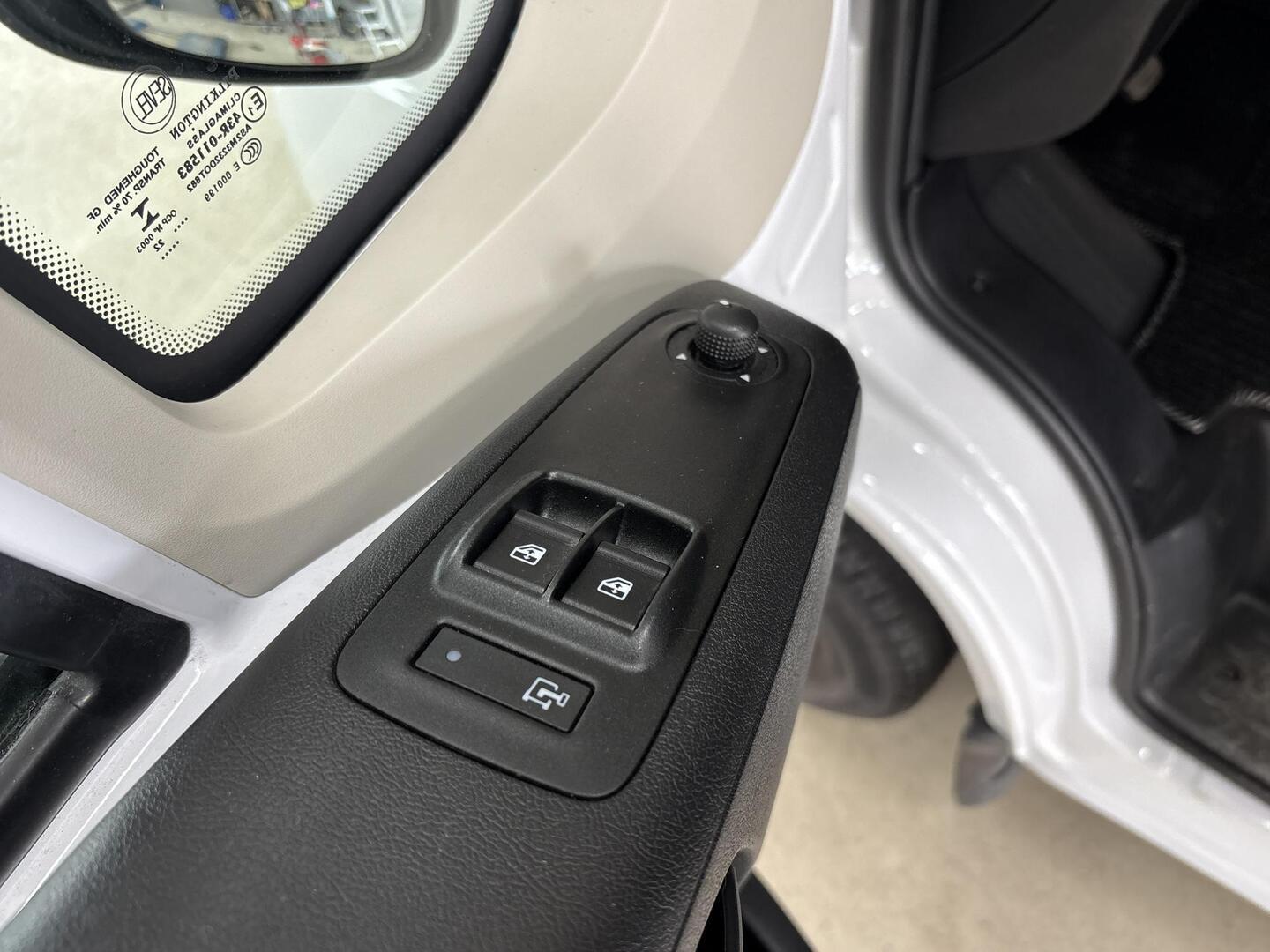 ROADCAR VAN R 601 2022