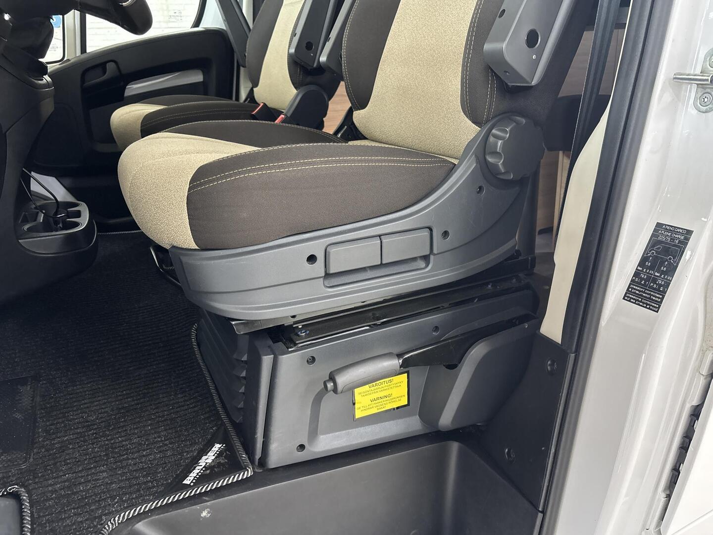 ROADCAR VAN R 601 2022