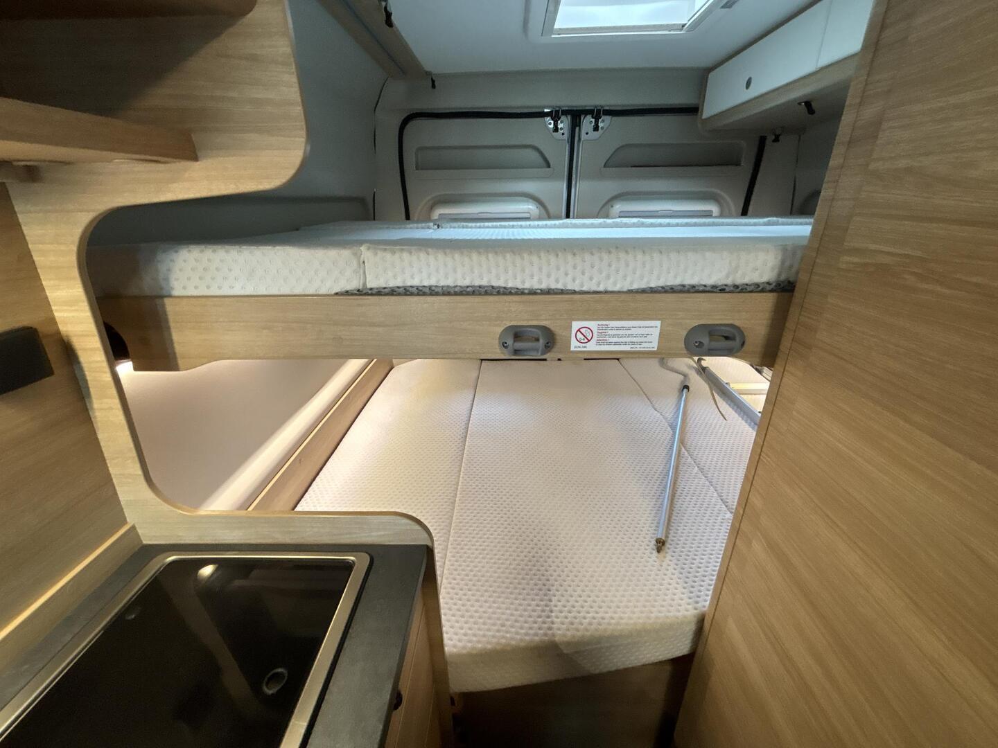 ROADCAR VAN R 601 2022