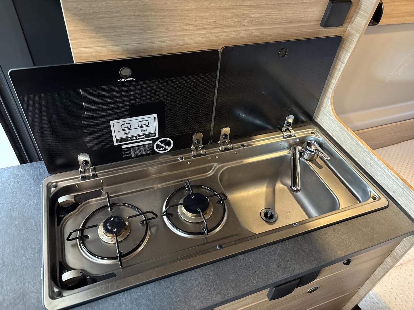 ROADCAR VAN R 601 2022