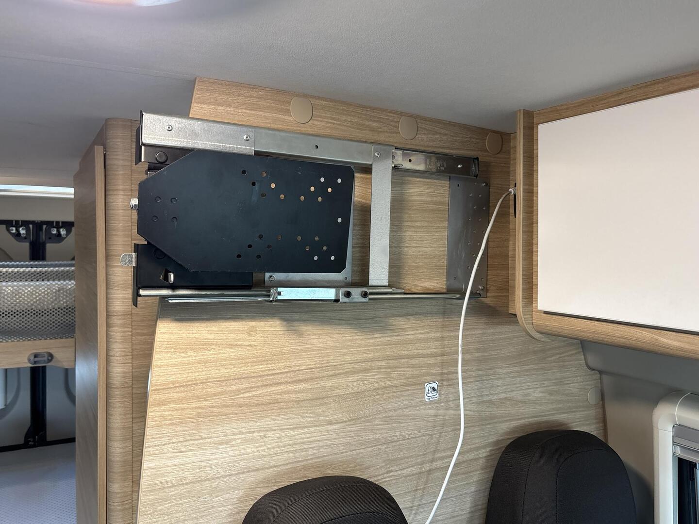 ROADCAR VAN R 601 2022