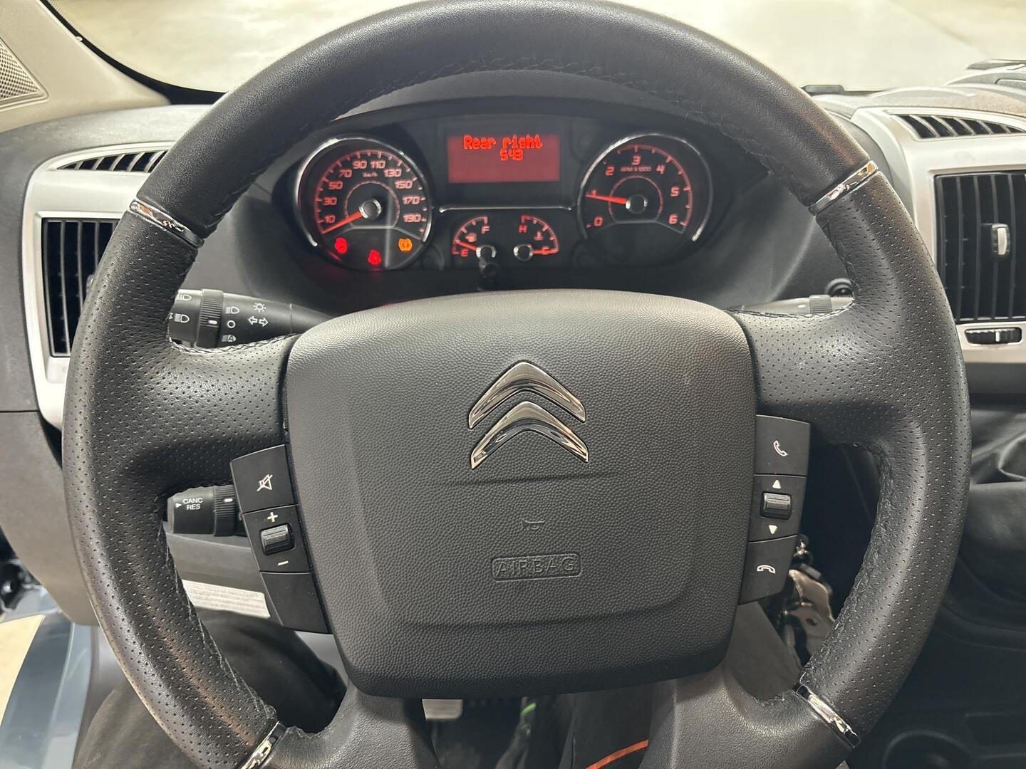 ROADCAR VAN R 601 2022