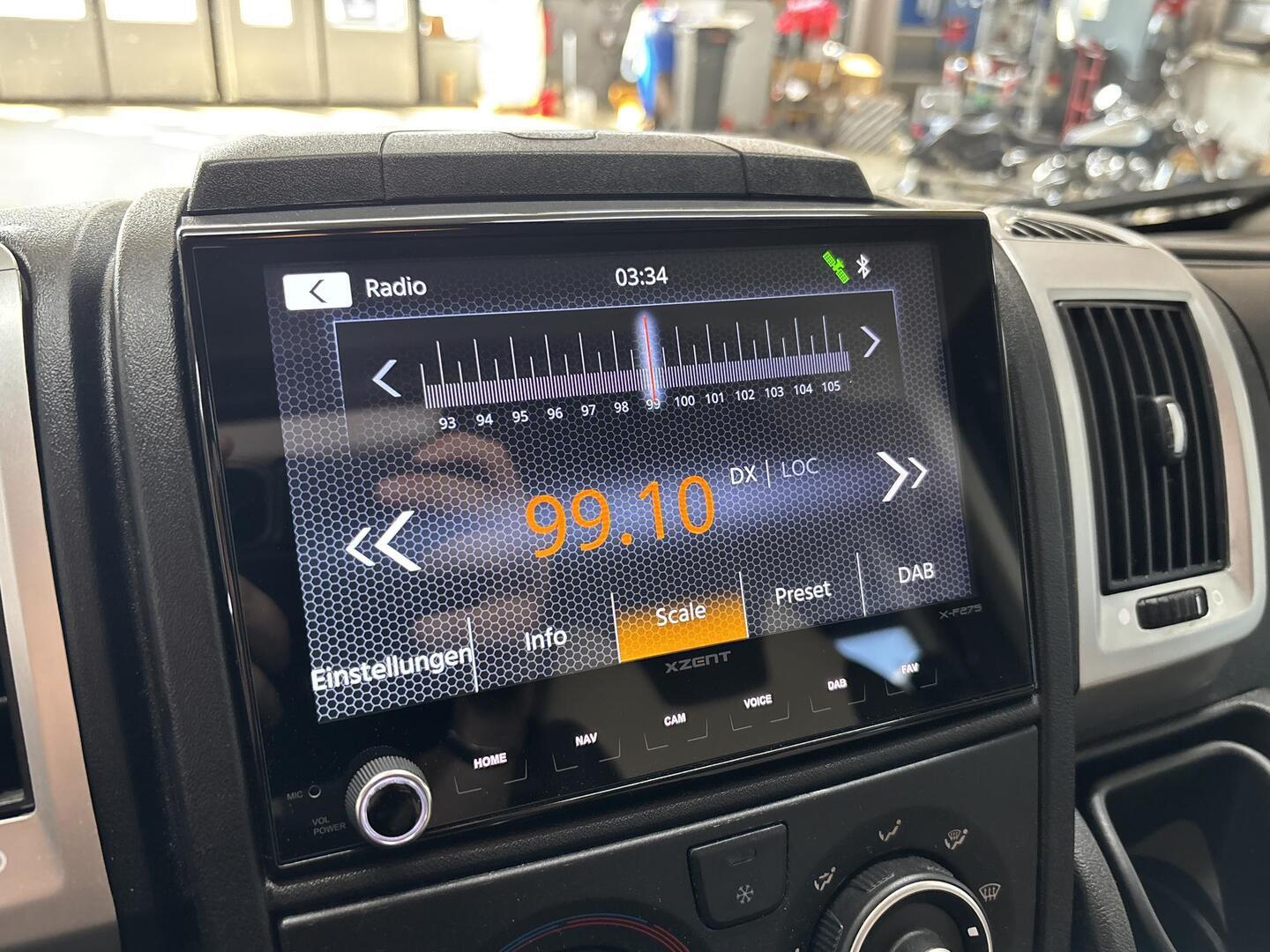 ROADCAR VAN R 601 2022