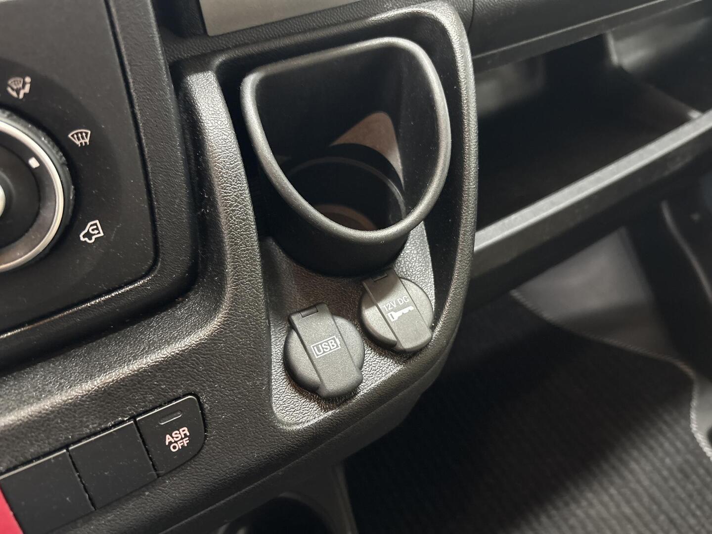 ROADCAR VAN R 601 2022