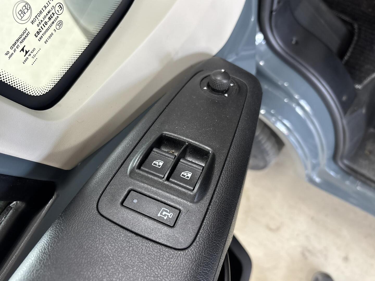 ROADCAR VAN R 601 2022