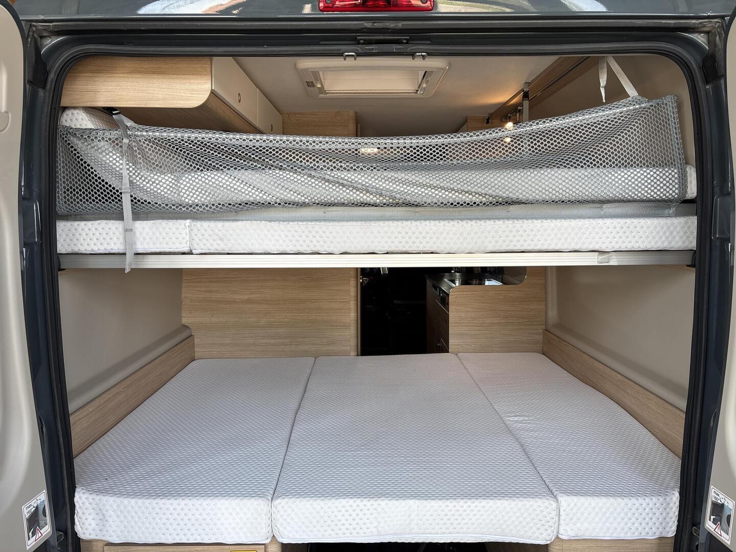 ROADCAR VAN R 601 2022