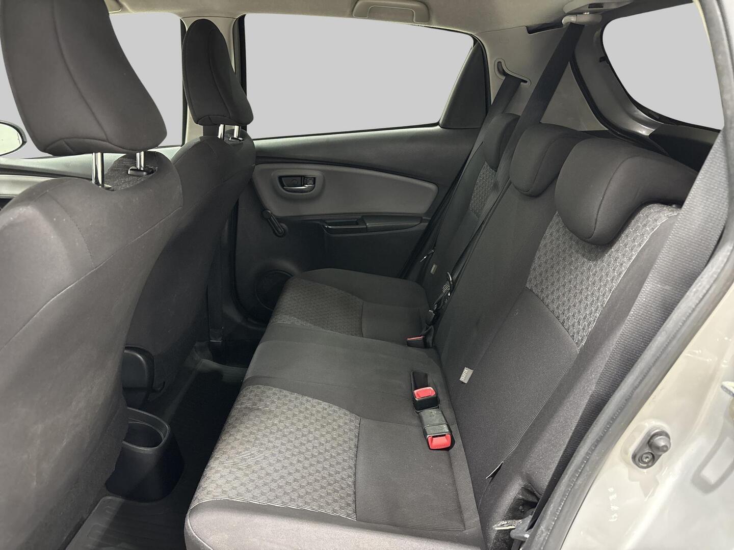 TOYOTA Yaris 2015
