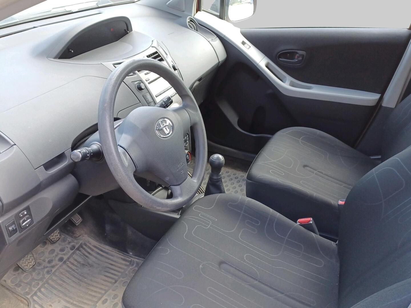 TOYOTA Yaris 2009