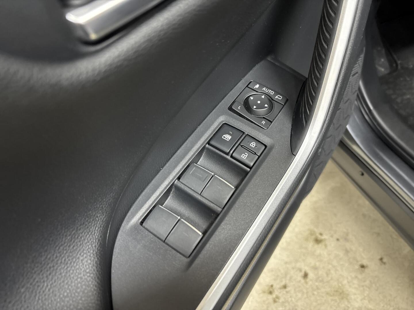 TOYOTA RAV4 PLUG-IN 2023