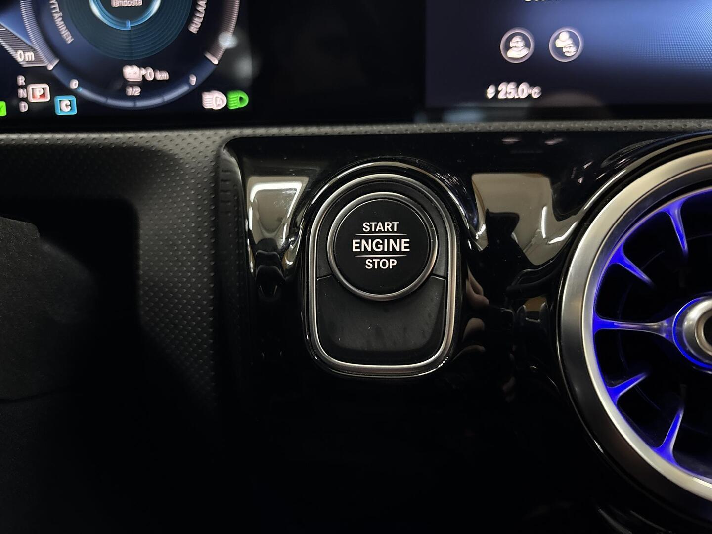 MERCEDES-BENZ A 2020