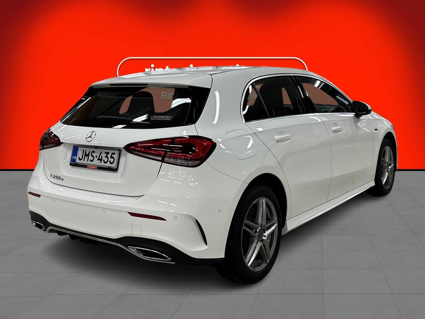 MERCEDES-BENZ A 2020