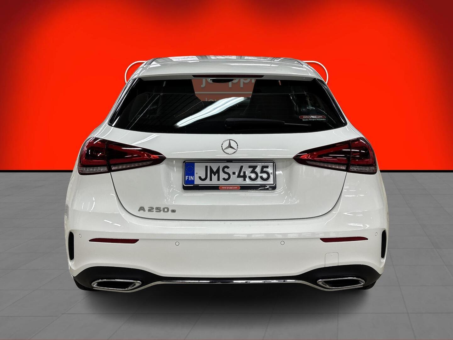 MERCEDES-BENZ A 2020