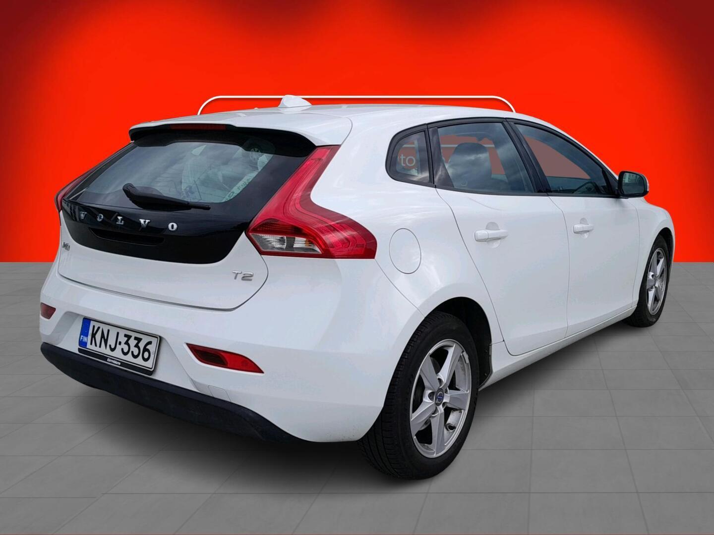 VOLVO V40 2016