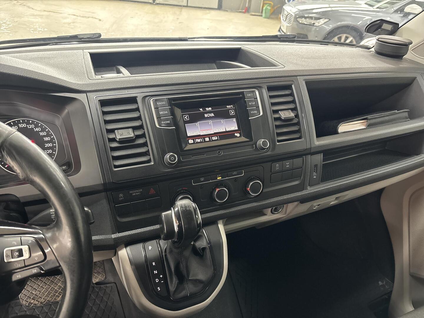 VOLKSWAGEN Transporter 2016