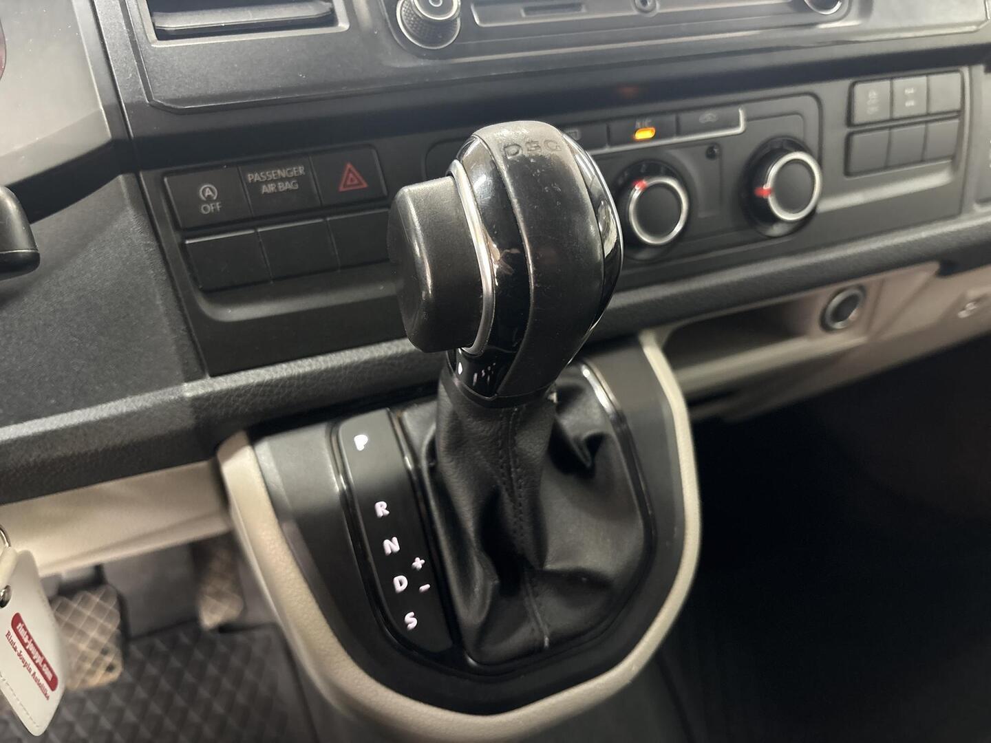 VOLKSWAGEN Transporter 2016