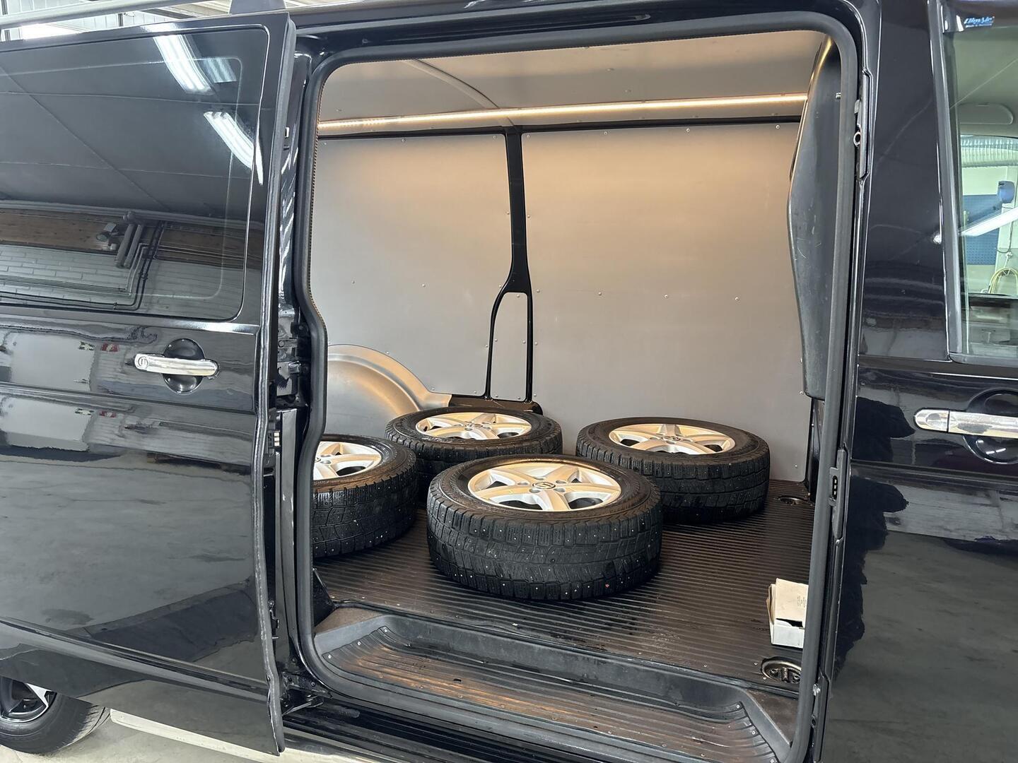 VOLKSWAGEN Transporter 2016