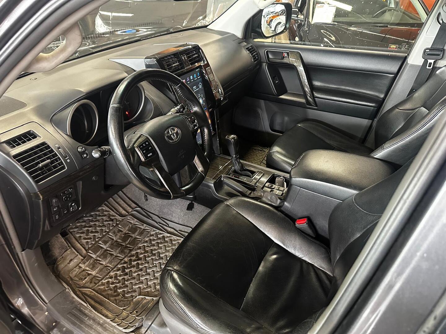 TOYOTA Land Cruiser 2013