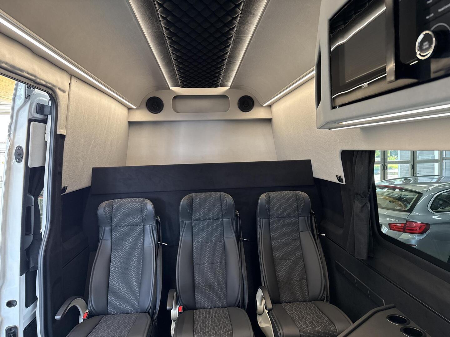 VOLKSWAGEN Crafter 2025